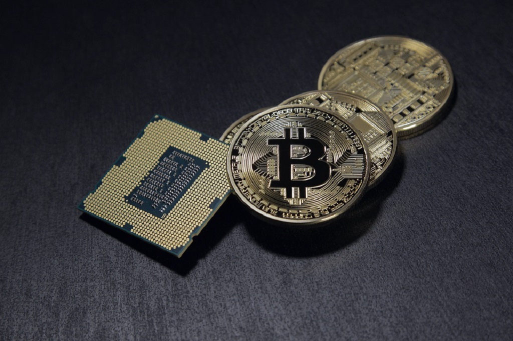 MENAKJUBKAN: INVESTASI BITCOIN $10,000 DI 2010 KINI BERNILAI $200 JUTA, EMAS HANYA $9,900