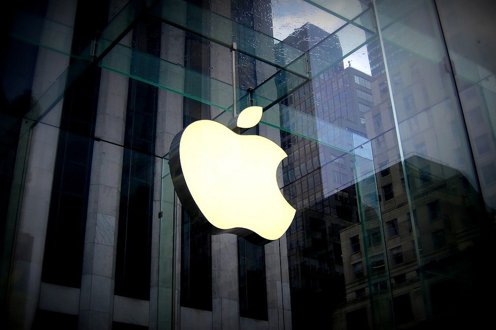 PASCA KENAIKAN GILA-GILAAN BITCOIN, COINBASE DUDUKI POSISI PERTAMA DI APP STORE APPLE