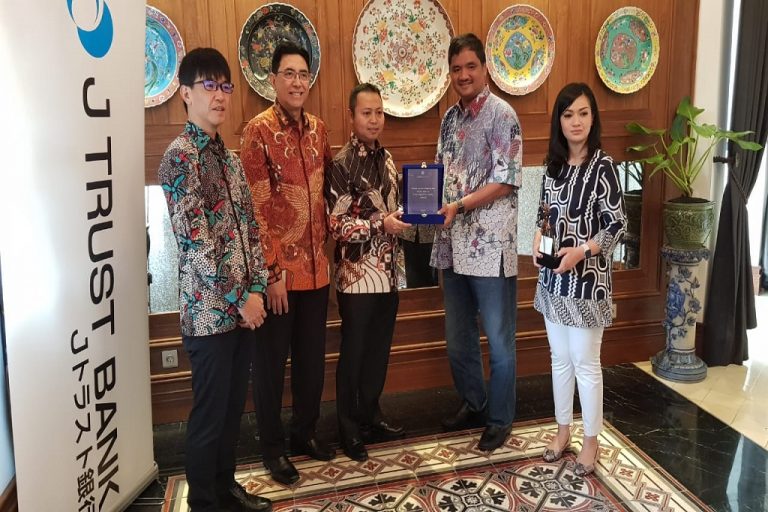 J Trust Bank Picture