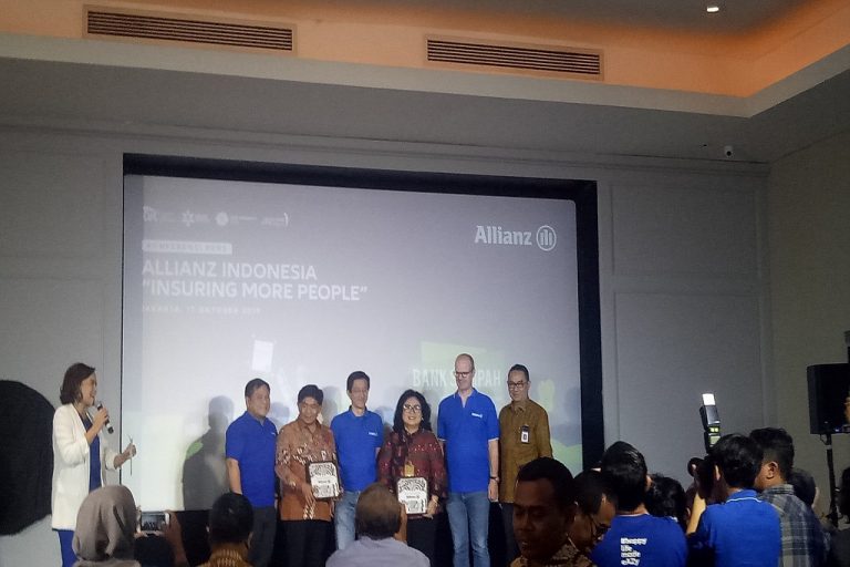 Dapat Perlindungan Asuransi Hanya dengan Menukar Sampah?