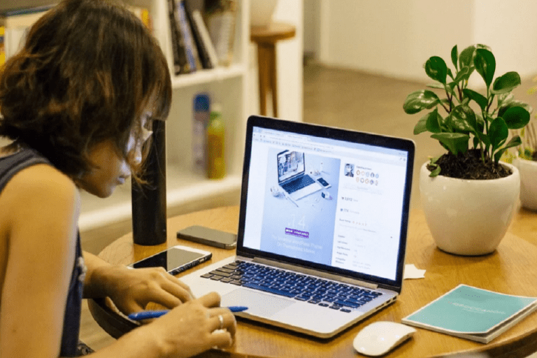 Work From Home Bukan Halangan Pengusaha UMKM Jaga Kestabilan Bisnis