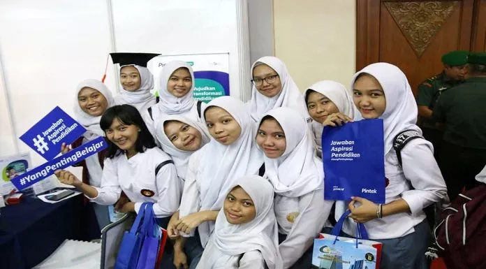 Mendukung ekosistem pendidikan Indonesia
