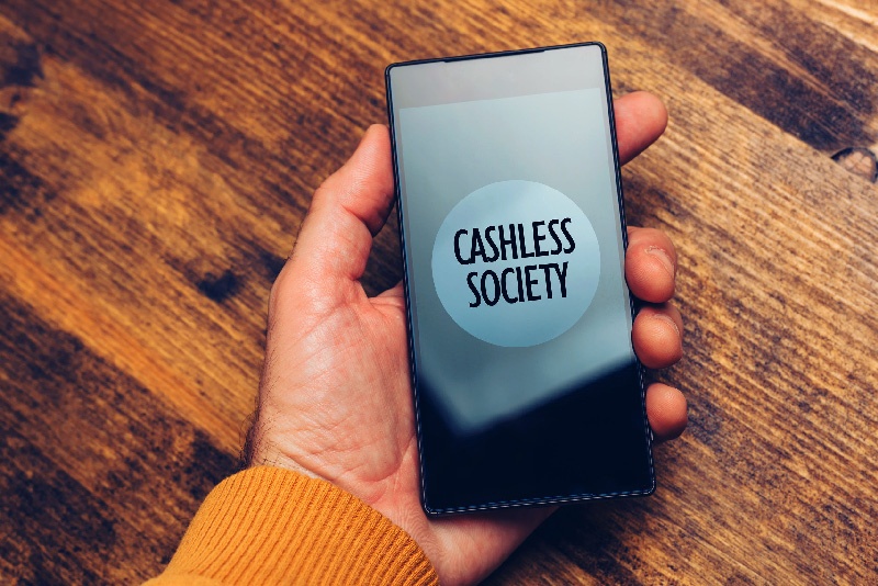 tren cashless society