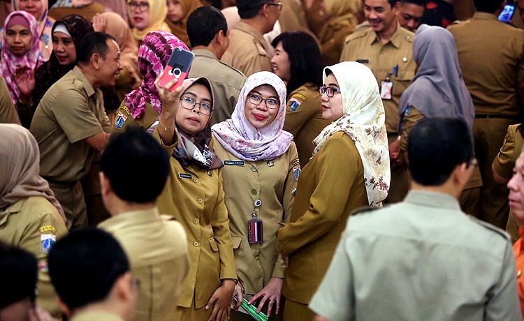 gaji pns daerah bikin sri mulyani mumet