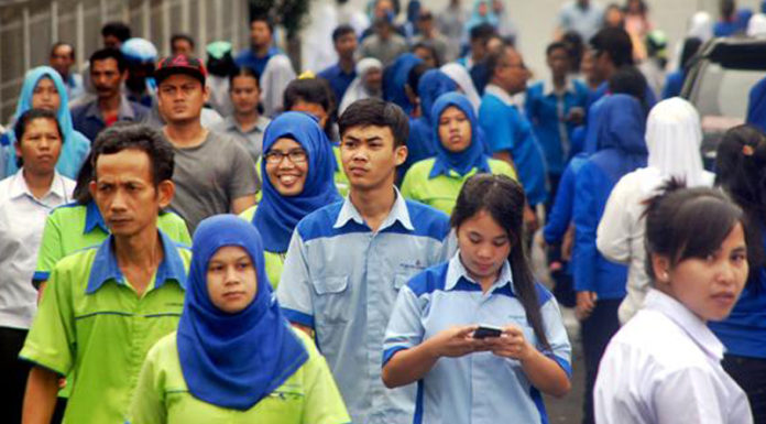 gaji umr di indonesia 2022 tertinggi dan terendah