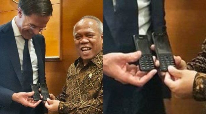 ponsel jadul menteri pupr