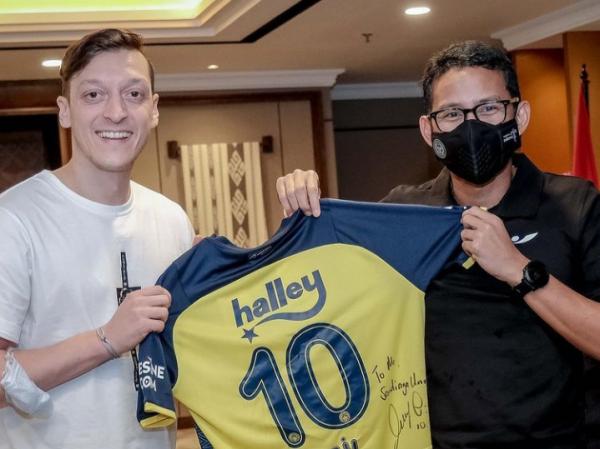 Mesut Ozil bertandang ke Indonesia