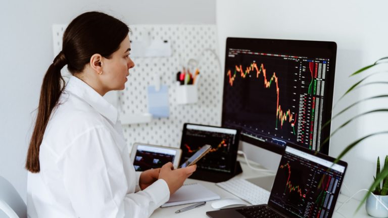 Berita Bitcoin Hari Ini: BTC “Sideways” Jelang Pidato Powell