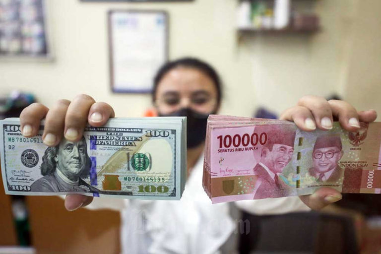 Intip Nilai Tukar Dollar ke Rupiah Hari Ini yang Masih Penuh Tekanan