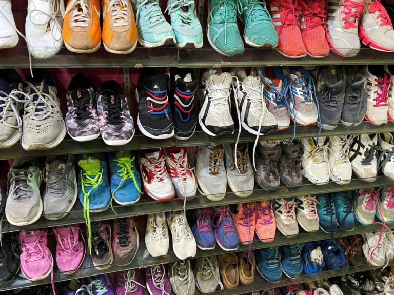 Impor Sepatu Bekas Ilegal