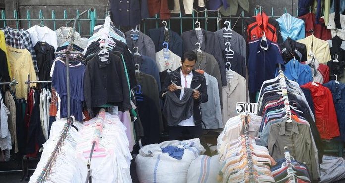 Pedagang Pakaian Impor Bekas
