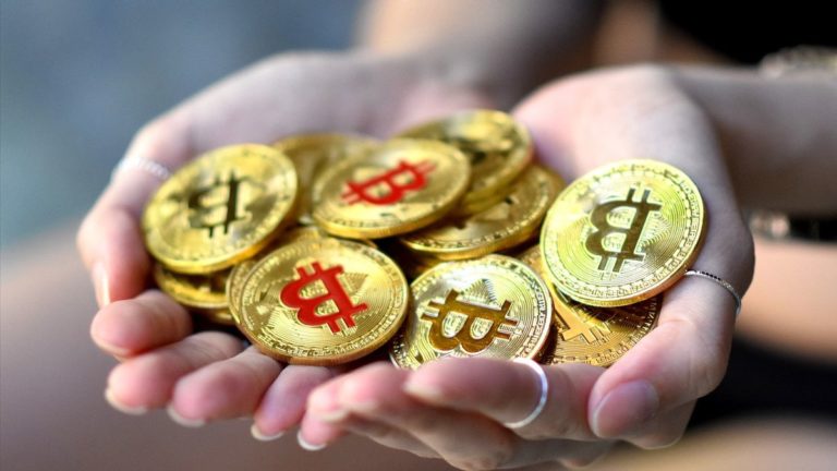 Berita Bitcoin Hari Ini: Bitcoin-XRP Pimpin Penguatan, Intip Harga Kripto Hari Ini