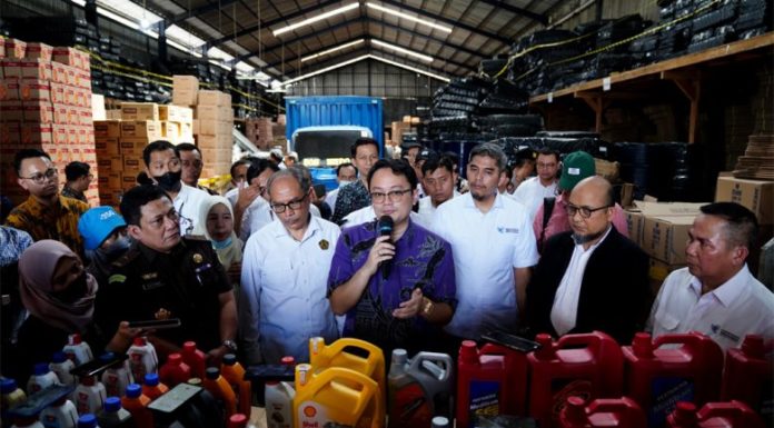 Kementerian Perdagangan Oli Ilegal