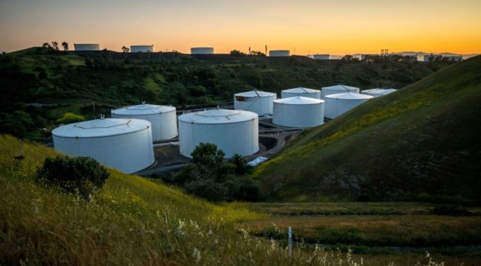 Silicon Valley Bank Harga Minyak