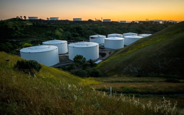 Silicon Valley Bank Harga Minyak