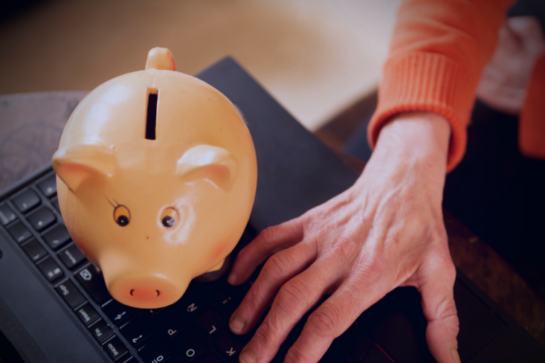 Mau Wujudkan Financial Goals? Yuk Coba Cara Menabung Online