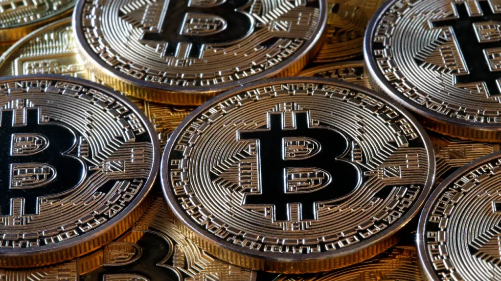 Mimpi $70.000 Pupus, Harga Bitcoin Terjun Bebas, Investor Gigit Jari