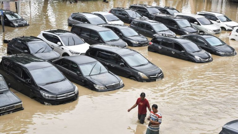 menyiasati kerugian banjir