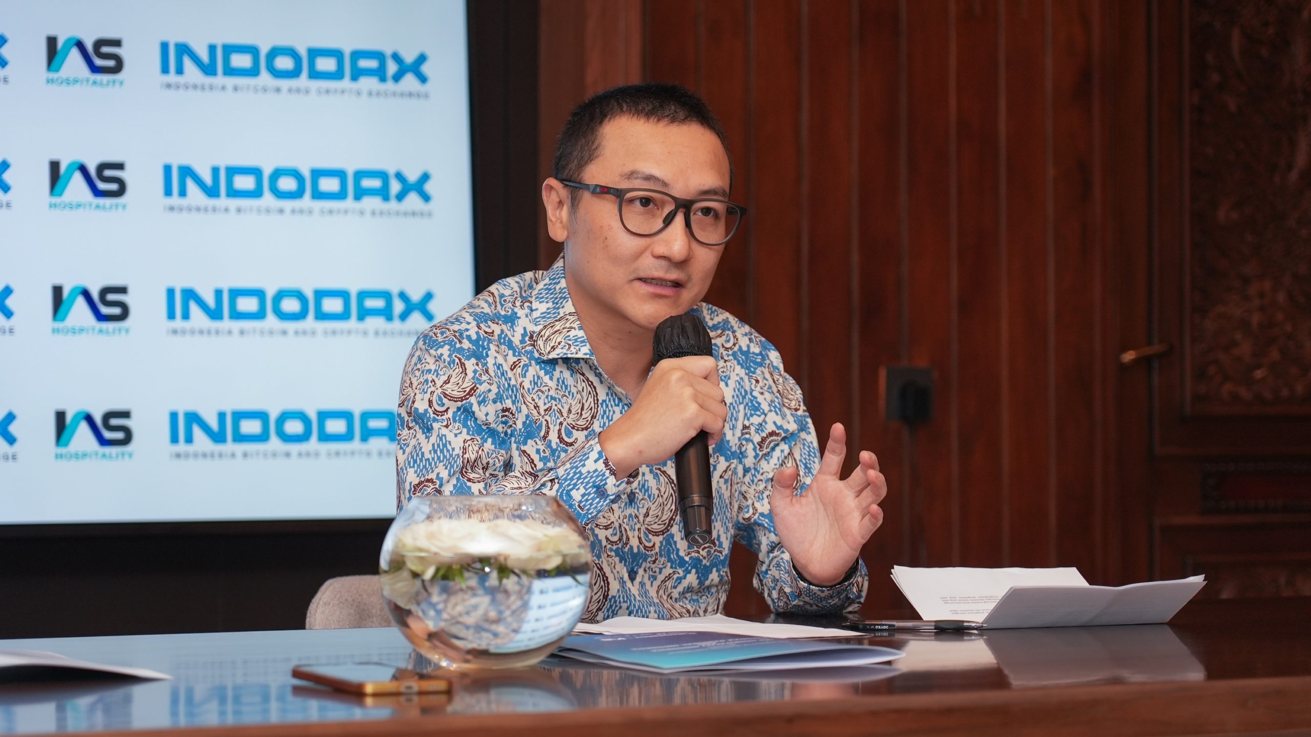 CEO INDODAX saat acara penandatanganan MoU dengan IAS Hospitality
